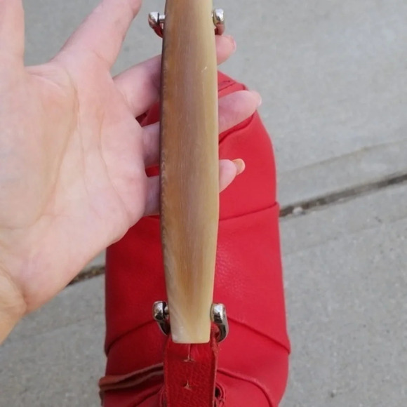 Bloomingdales Red pebbled‎ leather shoulder bag - Picture 3 of 9